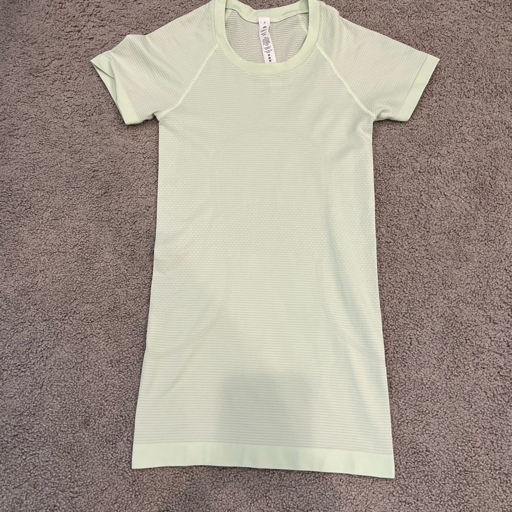 Lululemon swiftly tech short sleeve